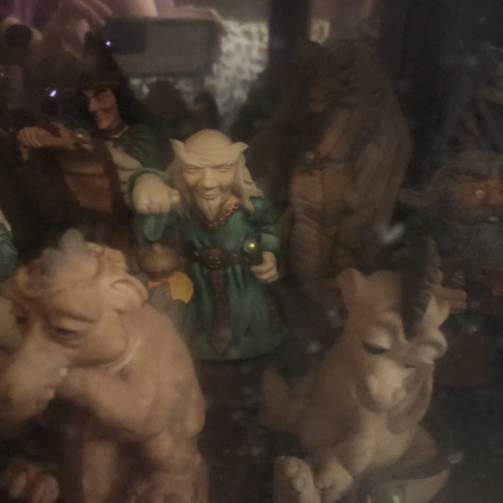 Krystonia figurines